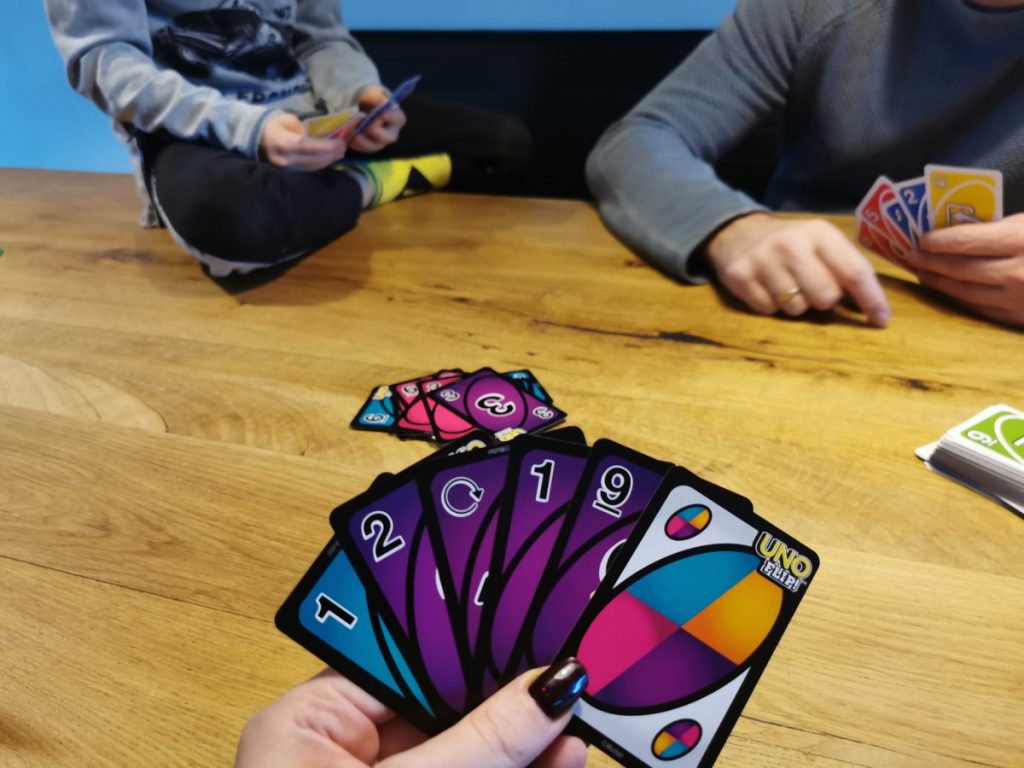 UNO FLIP Kaartspel - Dubbelzijdig 112 Kaarten - Familiecadeau Vanaf 7 Jaar - GDR44